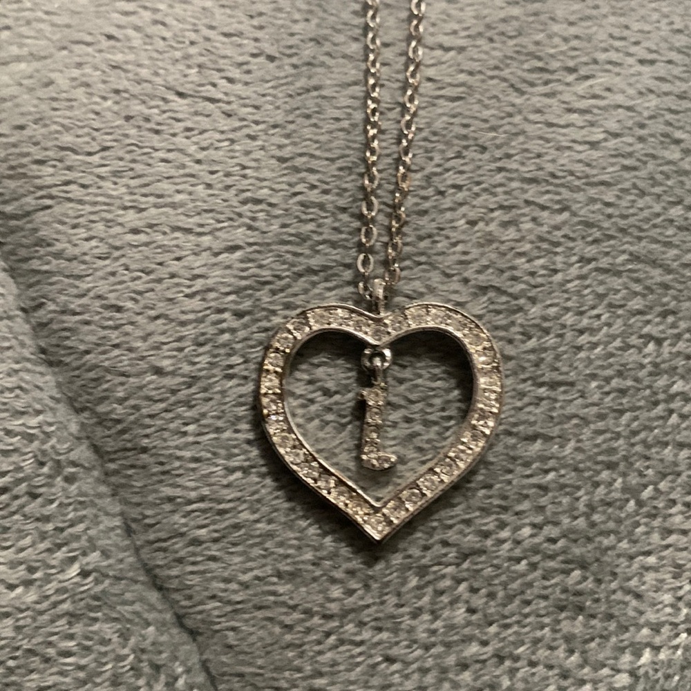 Short “L” necklace